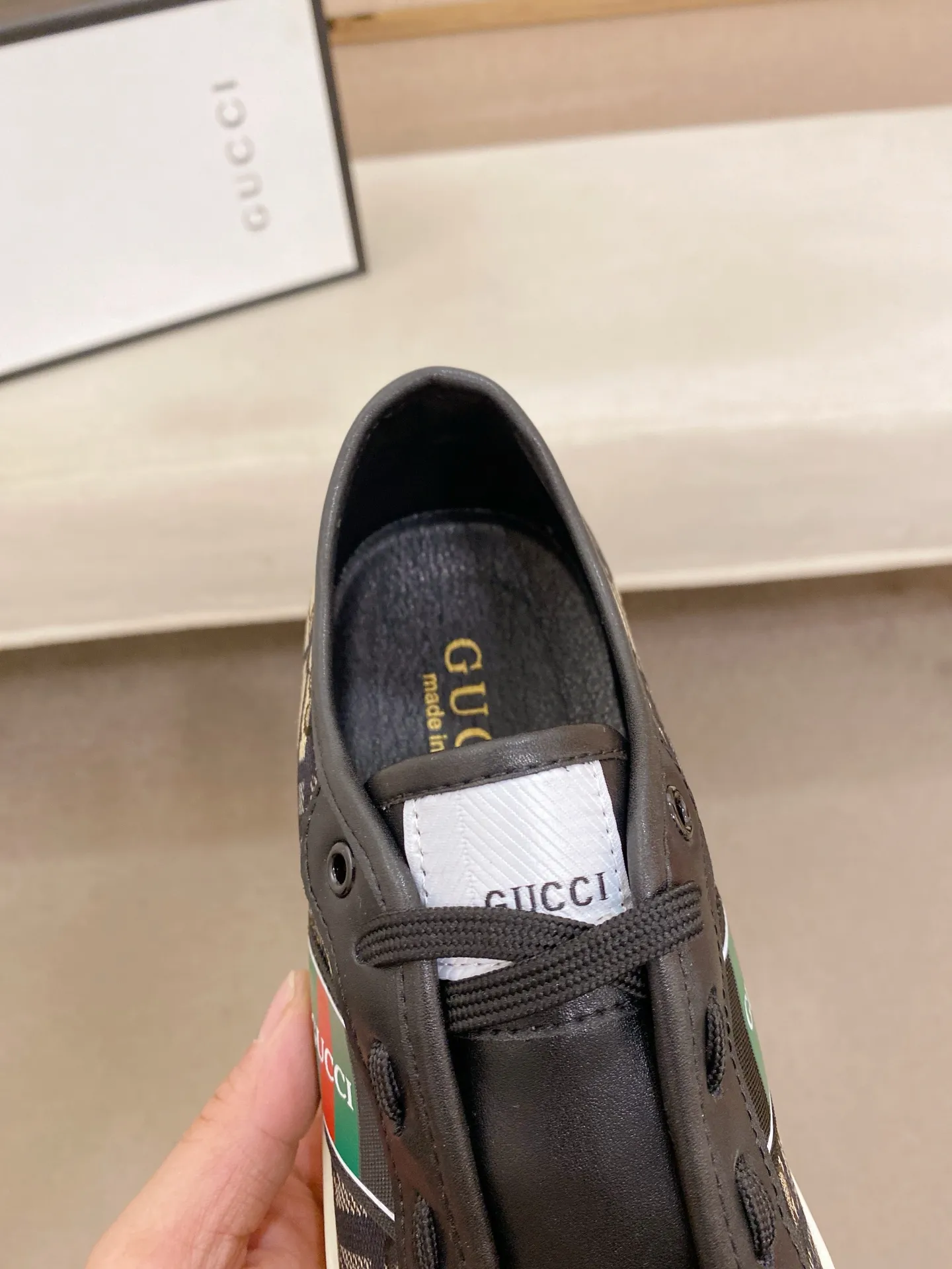 Factory price: 400💰 (GUCCI) The latest model from the official website 🎁🎁Casual and fashionable men's shoes👟, hot style 💥The version is simple and elegant, exclusive for trendy men. Unique official website latest brand elements 👑Gucci original decoration, fashionable and generous, the fabric is original cowhide ✅sheepskin lining, the official website specifies wear-resistant casual outsole, the classic model is taken in kind at the counter🎬38-44 (45 is not returned or exchanged)